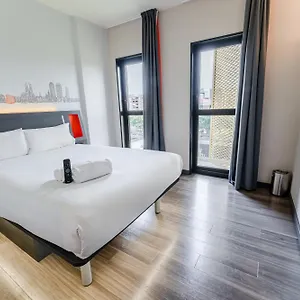 easyhotel-barcelona.top-hotels-tarragona.com/